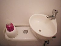 WiCi Mini, kleines Handwaschbecken an praktisch jedes WC anpassbar - Herr P und Frau B (Frankreich - 85) - 2 auf 2